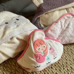 Lot of 4 baby towels